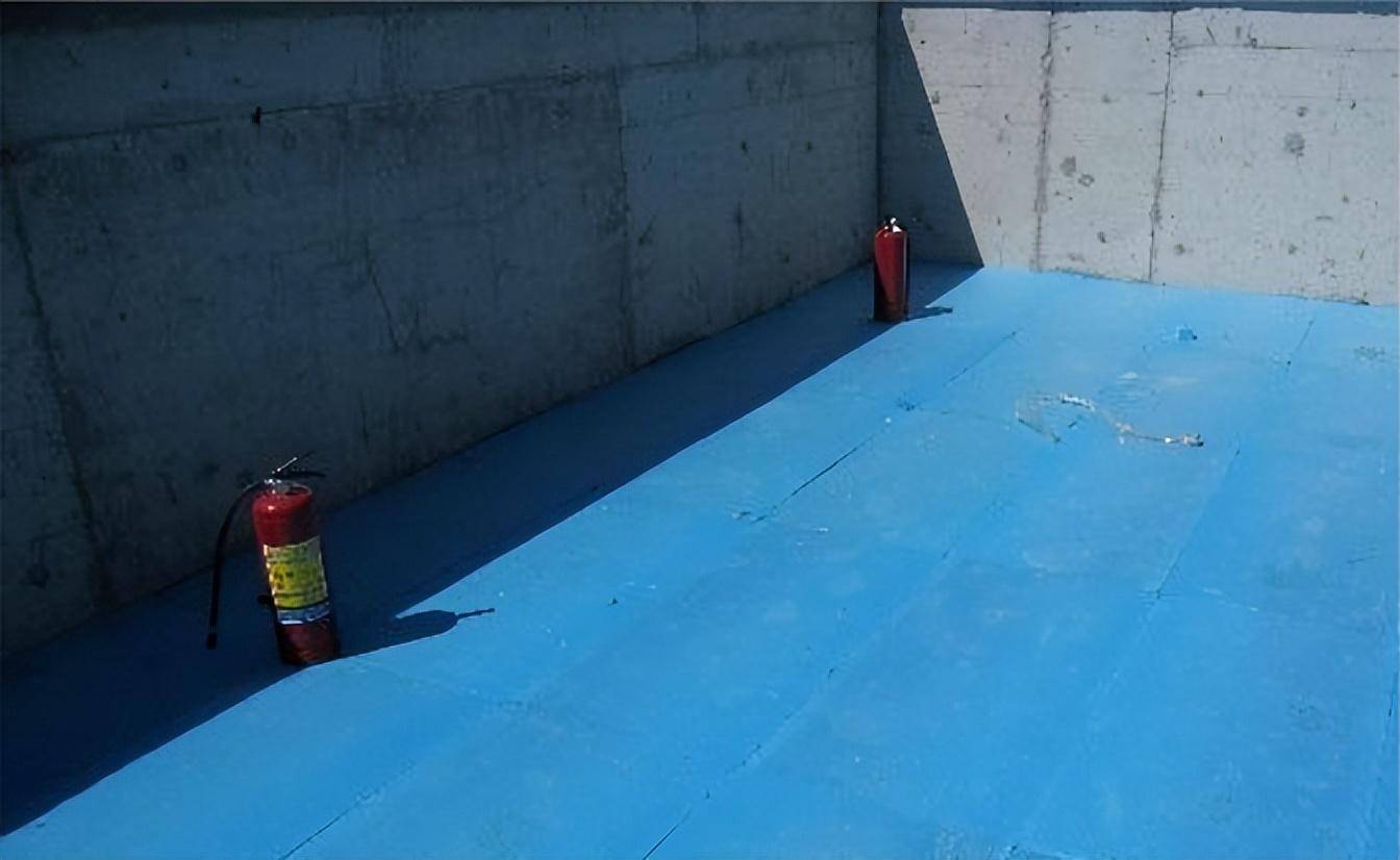 屋面保溫的三種做法 現(xiàn)澆、鋪貼與噴涂在防水保溫工程中的應(yīng)用